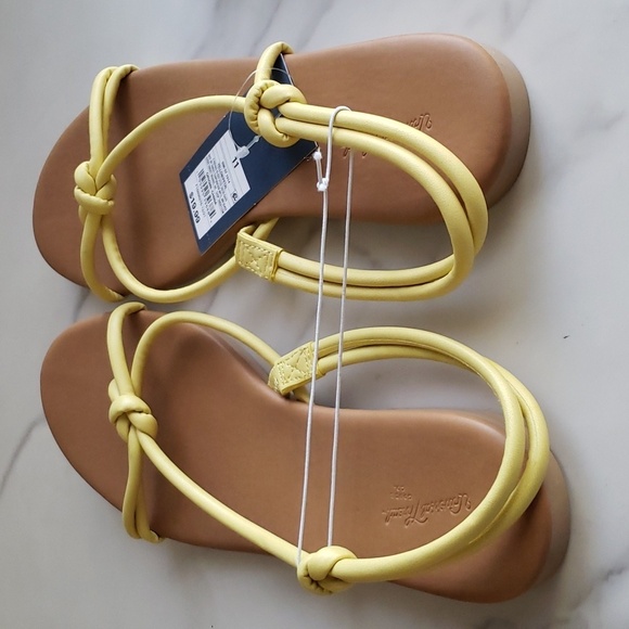 Universal Thread™ Petal Tubular Sandals - Yellow Size 11 - Picture 4 of 6